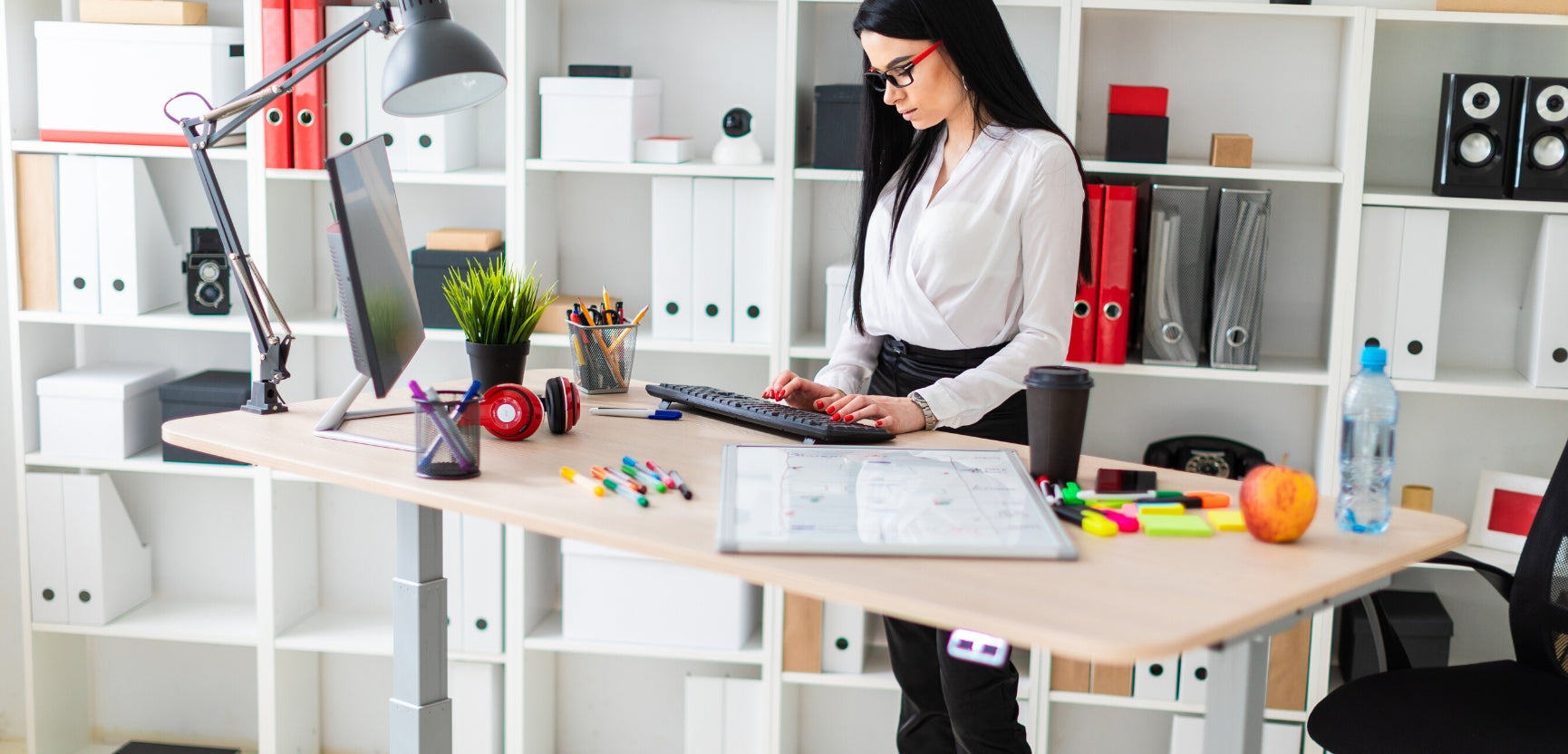 5 Essential Desk Accessories Every Worker Should Use